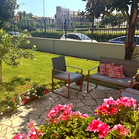 Ampia Doppia Vicino Al Mare Con Bagno Privato E Vasca Idromassaggio 民宿 阿沃拉