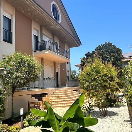 Ampia Doppia Vicino Al Mare Con Bagno Privato E Vasca Idromassaggio 民宿 *